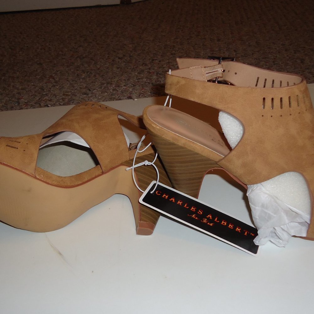 Vegan  Leather Booties NEW - Picture 13 of 15